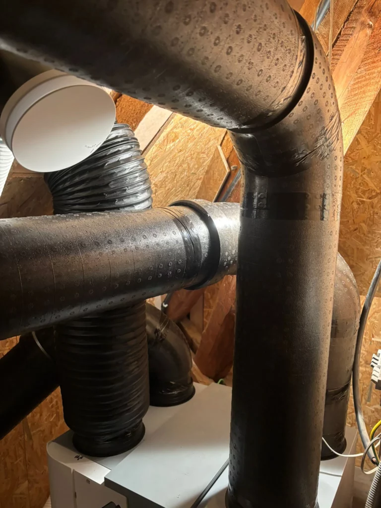 Gaines de ventilation gros diamètre isolées pour VMC double flux à Thonon-les-Bains.