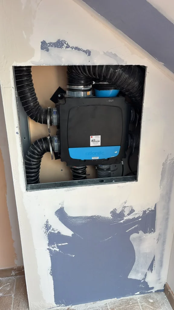 Remplacement VMC simple-flux à Ambilly, groupe Atlantic encastré et gaines raccordées